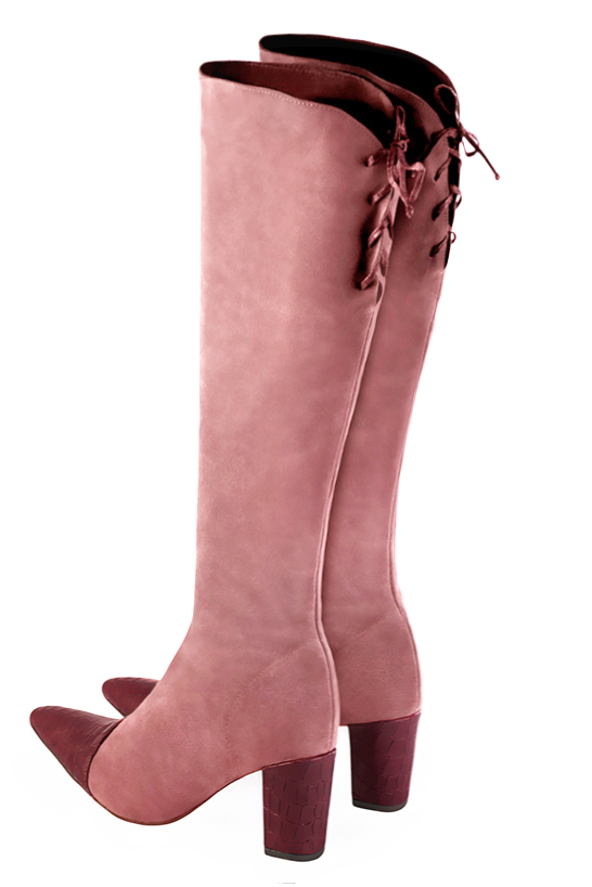 Bottes femme élégantes et raffinées, avec des lacets à l'arrière, réalisées sur mesure, coloris rouge bordeaux et rose vieux rose. Bout effilé. Haut. Talon bottier. Mollets fins ou larges. Personnalisation : Choix des cuirs, des couleurs et des talons. - Florence KOOIJMAN
